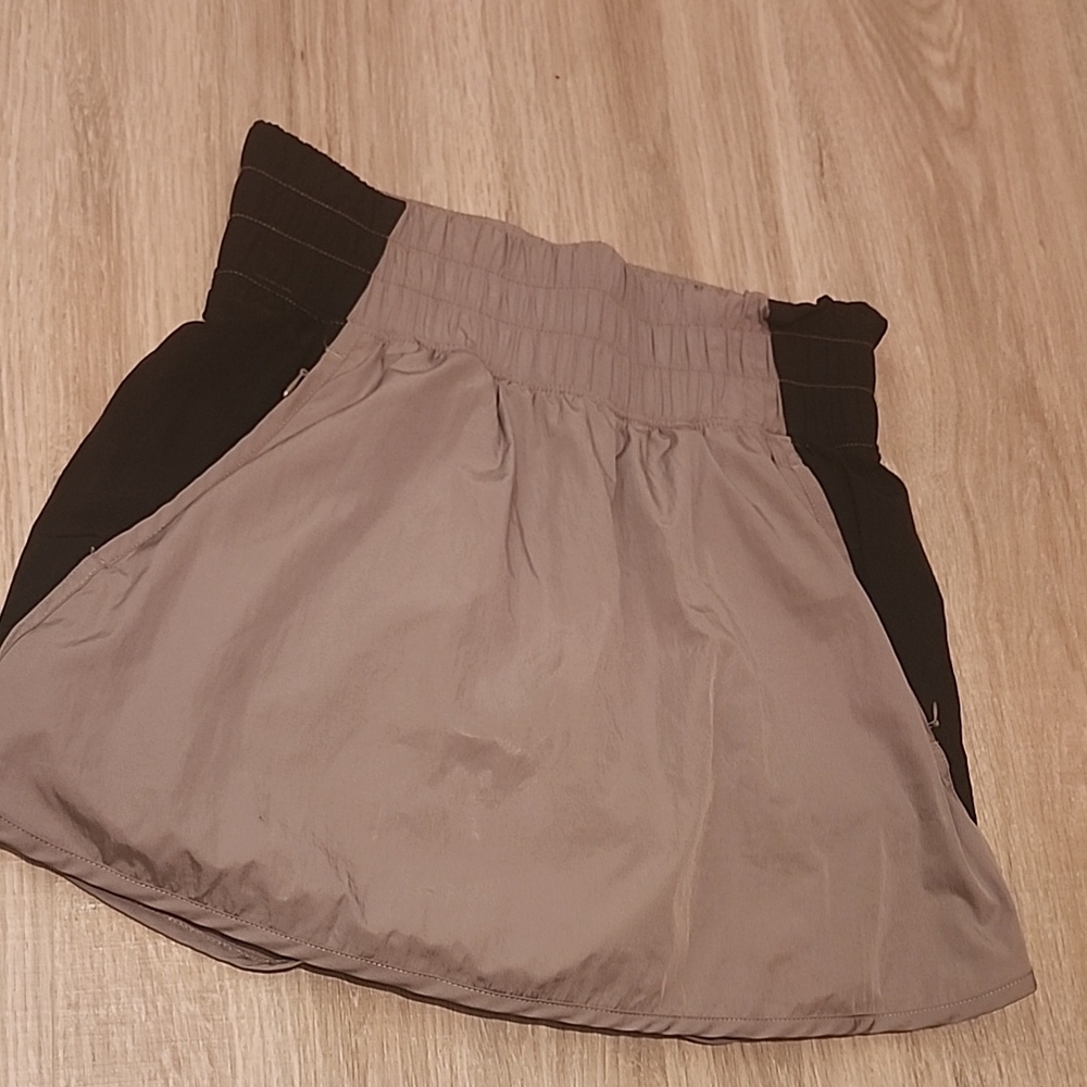 Yogalicious Tan and Black Radiant Color Block Bailey SKORT
